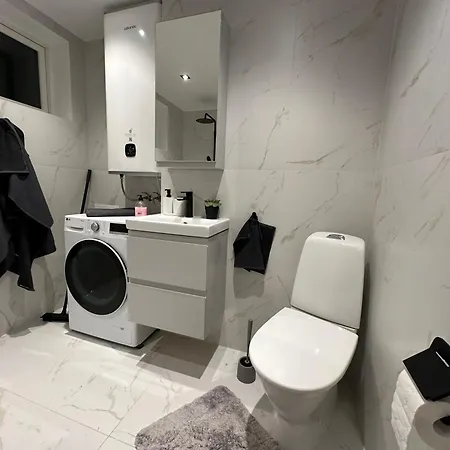 Apartment Vaikne, Hubane Ja Privaatne Korter Linna Suedames! *