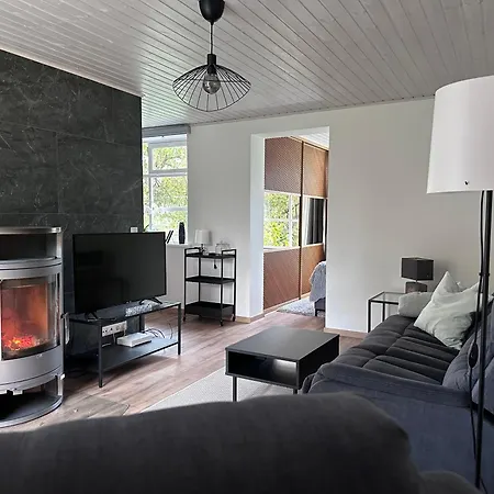 Vaikne, Hubane Ja Privaatne Korter Linna Suedames! Kuressaare