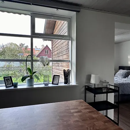 Vaikne, Hubane Ja Privaatne Korter Linna Suedames! Kuressaare