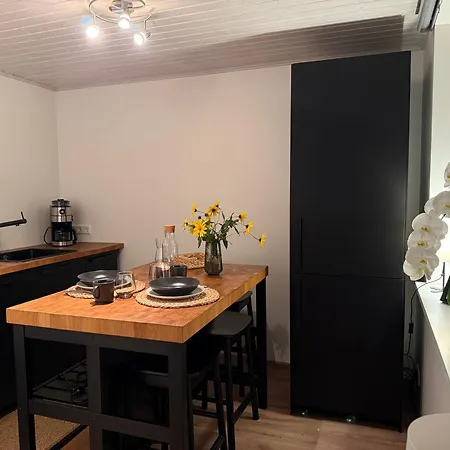 Vaikne, Hubane Ja Privaatne Korter Linna Südames! * Kuressaare