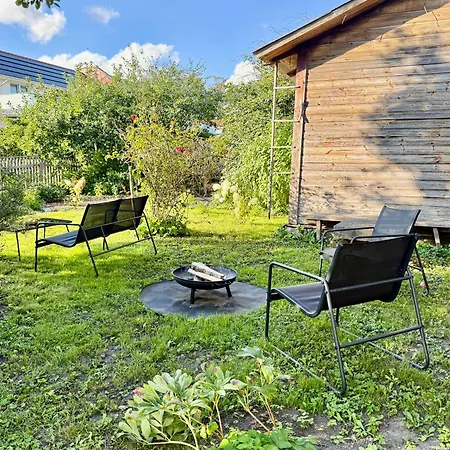 Hubane Privaatse Aiaga Majutus Suedames * Курессааре