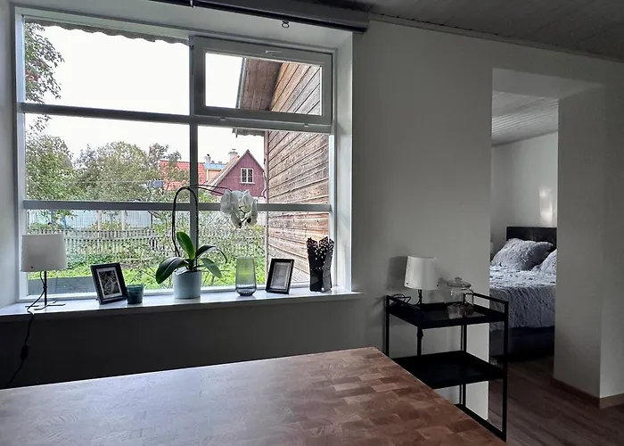 Vaikne, Hubane Ja Privaatne Korter Linna Suedames! Kuressaare