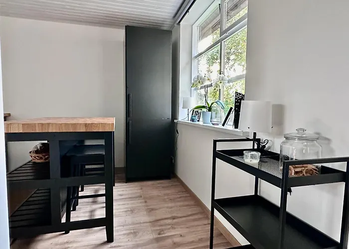 Vaikne, Hubane Ja Privaatne Korter Linna Suedames! Apartman