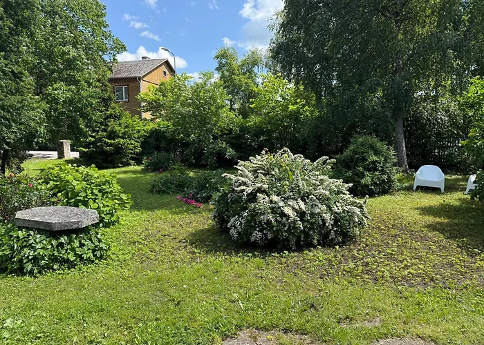 Vaikne, Hubane Ja Privaatne Korter Linna Suedames! Lägenhet Kuressaare