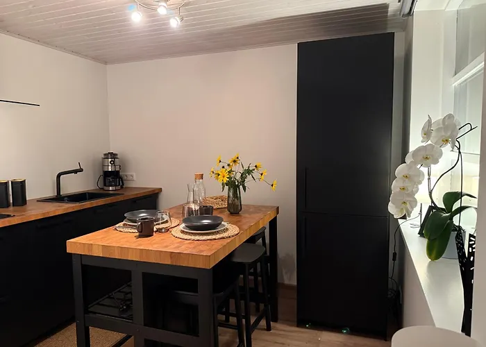 Vaikne, Hubane Ja Privaatne Korter Linna Suedames! * Kuressaare